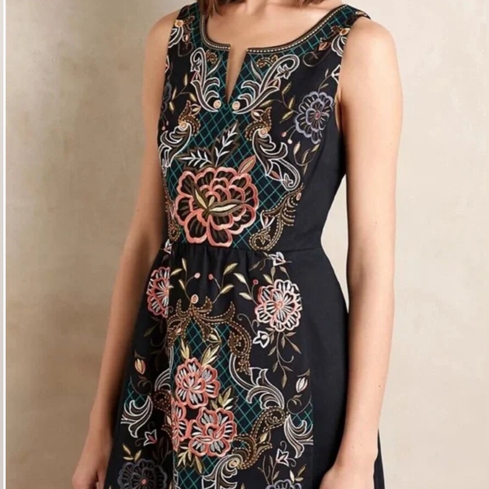 Anthropologie shift dress with beautiful embroidery and pockets.